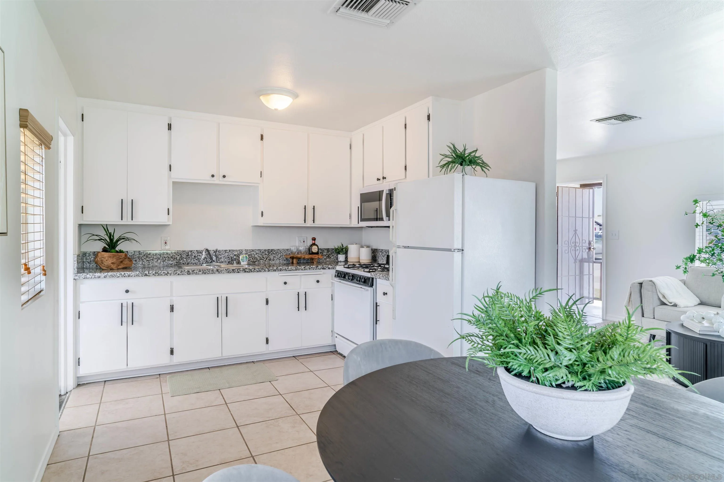 260 E Street Chula Vista, CA 91910 - Photo 10 of 49 202 Del Mar