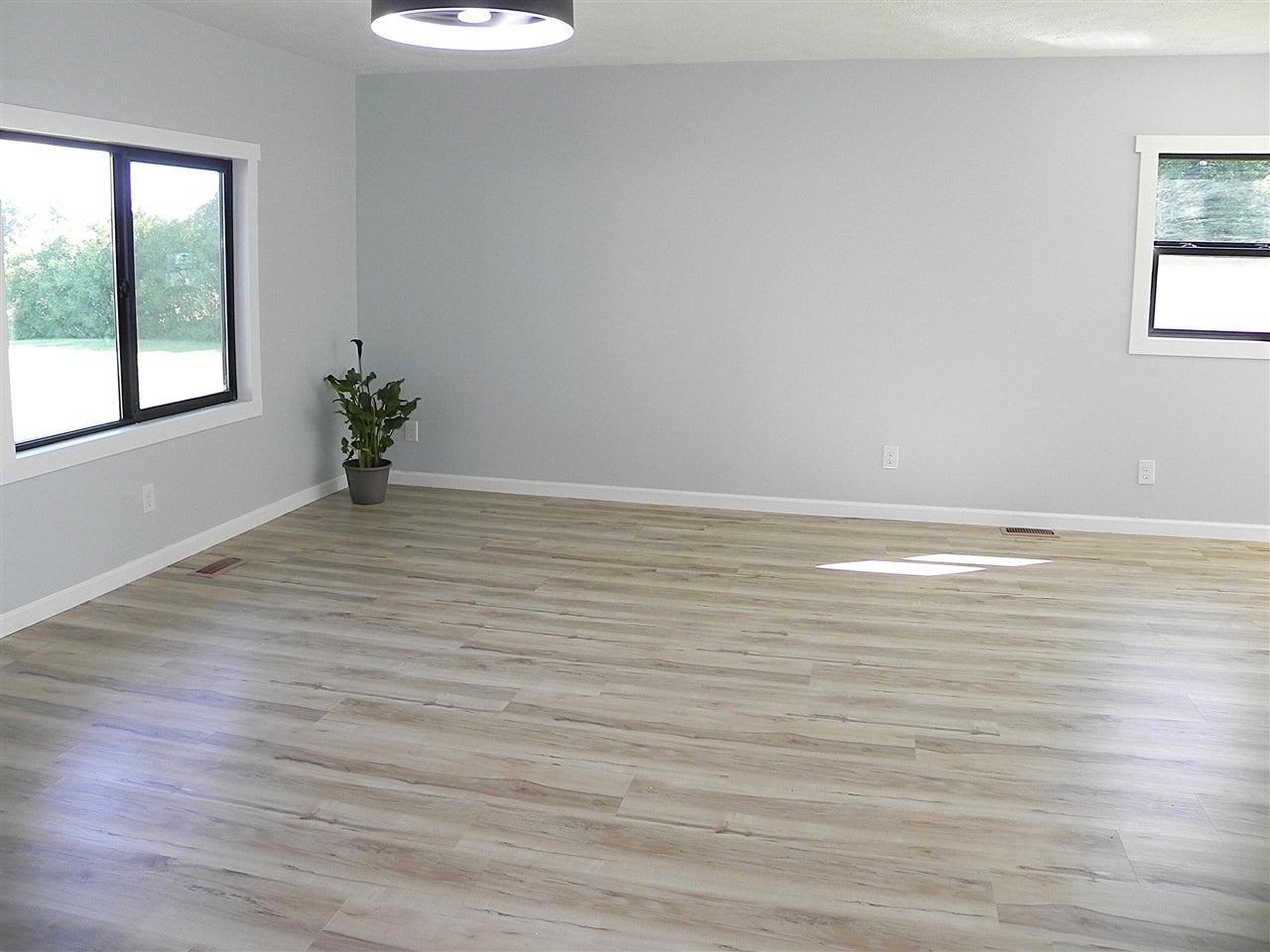 13805 Riverside Drive Constantine, MI 49042 - Photo 11 of 55 Gallery Image 11