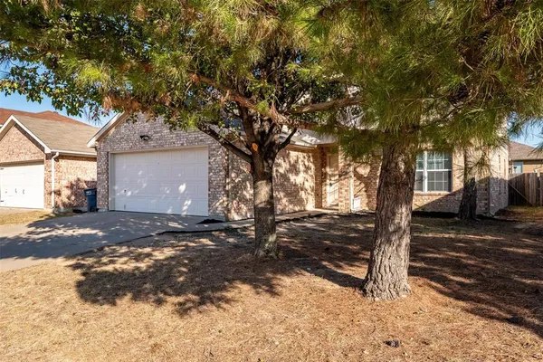 $2,200 | 228 Memory Drive, Fort Worth, TX 76108