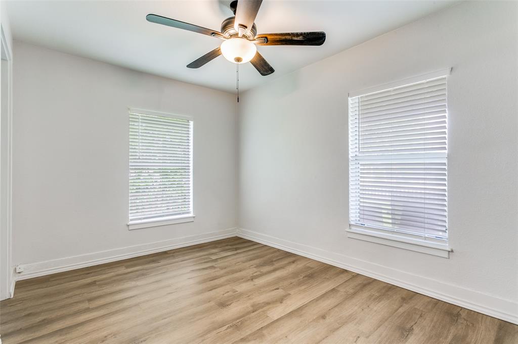 612 East Wall Street Grapevine, TX 76051 - Photo 21 of 33