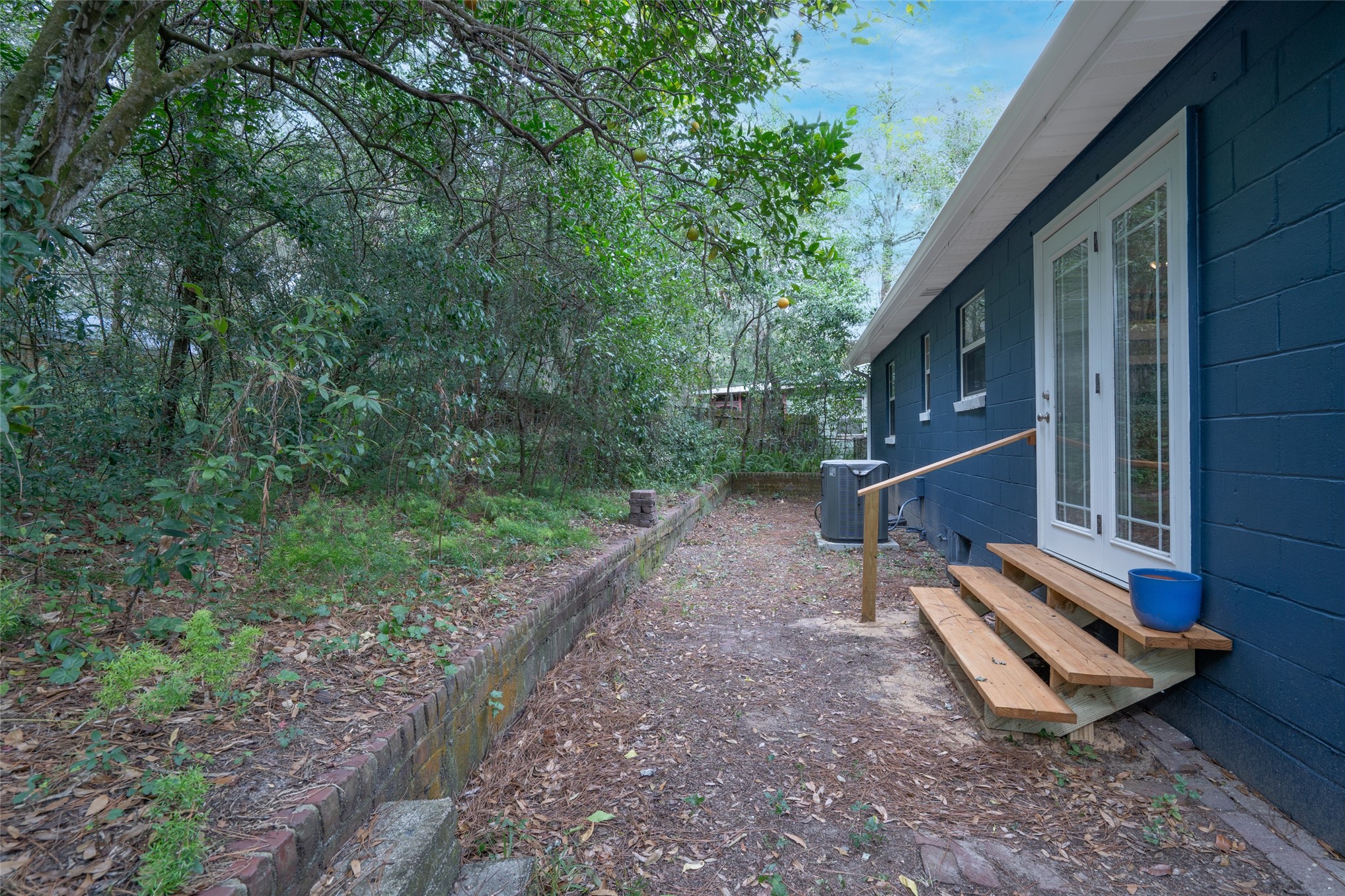 807 Stanley Drive Fernandina Beach, FL 32034 - Photo 26 of 30 a backyard of a house with lots of green space
