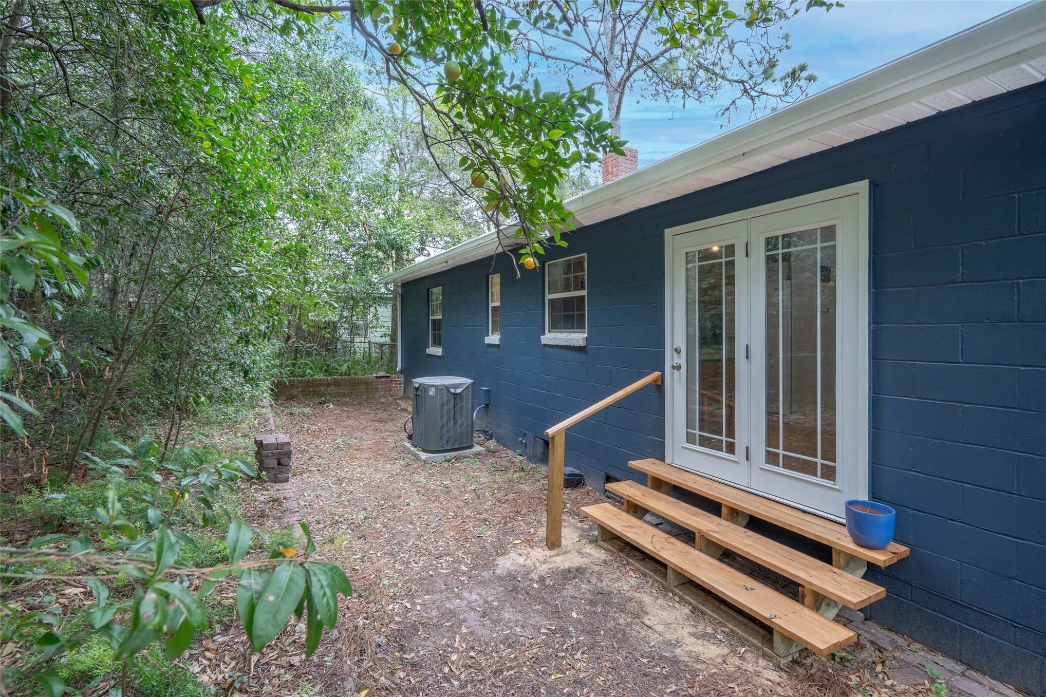 807 Stanley Drive Fernandina Beach, FL 32034 - Photo 28 of 30 a house view with a backyard space