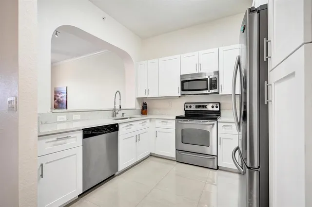 $298,000 | 3600 Oaks Clubhouse Drive, Unit 408, Pompano Beach, FL 33069