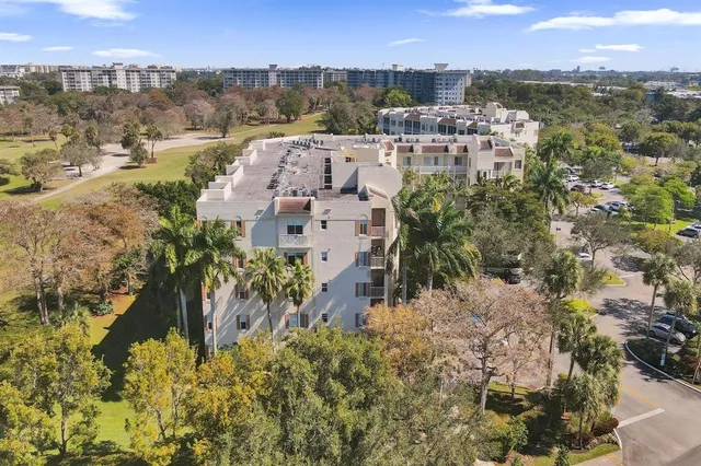 $298,000 | 3600 Oaks Clubhouse Drive, Unit 408, Pompano Beach, FL 33069