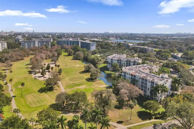 $298,000 | 3600 Oaks Clubhouse Drive, Unit 408, Pompano Beach, FL 33069