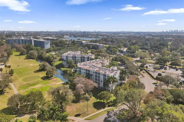 $298,000 | 3600 Oaks Clubhouse Drive, Unit 408, Pompano Beach, FL 33069