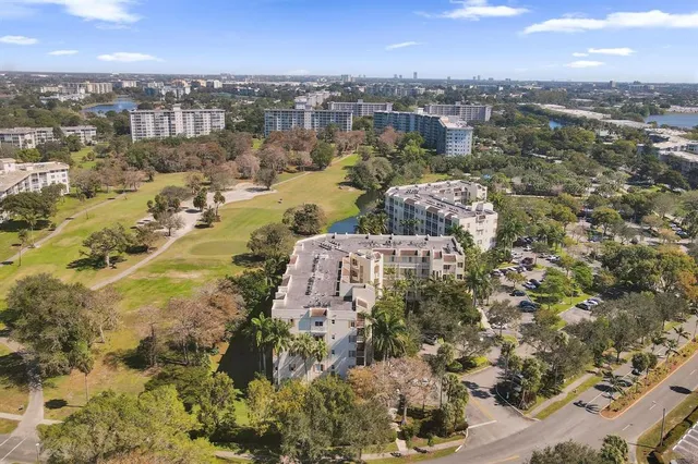 $298,000 | 3600 Oaks Clubhouse Drive, Unit 408, Pompano Beach, FL 33069