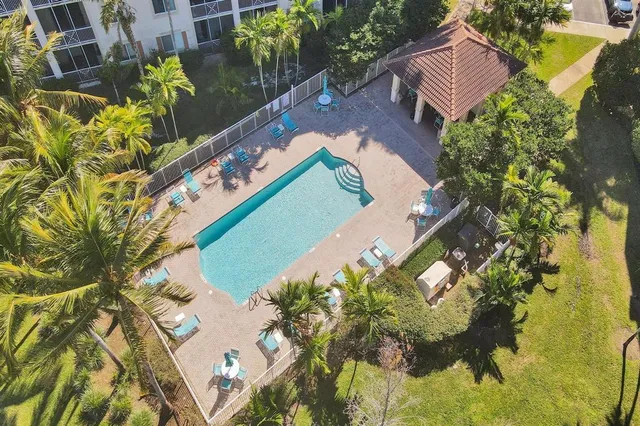$298,000 | 3600 Oaks Clubhouse Drive, Unit 408, Pompano Beach, FL 33069