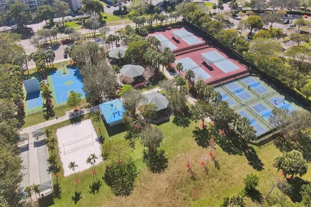 $298,000 | 3600 Oaks Clubhouse Drive, Unit 408, Pompano Beach, FL 33069