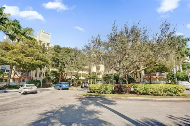 $298,000 | 3600 Oaks Clubhouse Drive, Unit 408, Pompano Beach, FL 33069