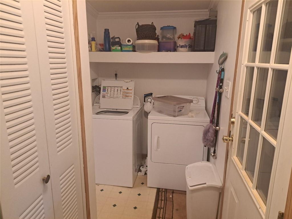 844 Williams Street Confluence, PA 15424 - Photo 12 of 13 a utility room with dryer and washer