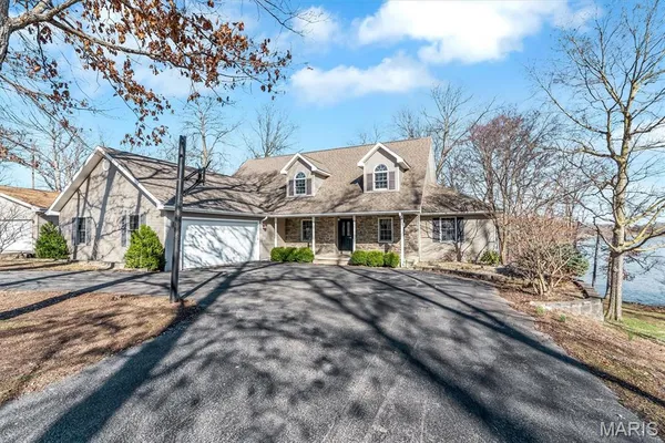 $550,000 | 133 Pinnacle Point Drive, Hillsboro, IL 62049