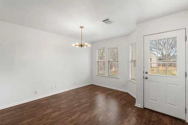 $285,000 | 210 Summerside Avenue, Lockhart, TX 78644