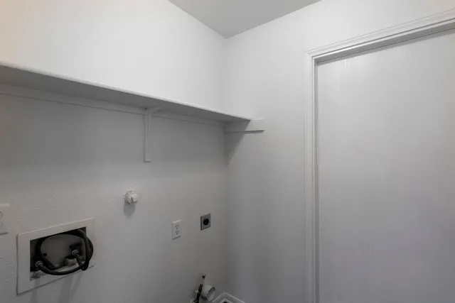 $285,000 | 210 Summerside Avenue, Lockhart, TX 78644