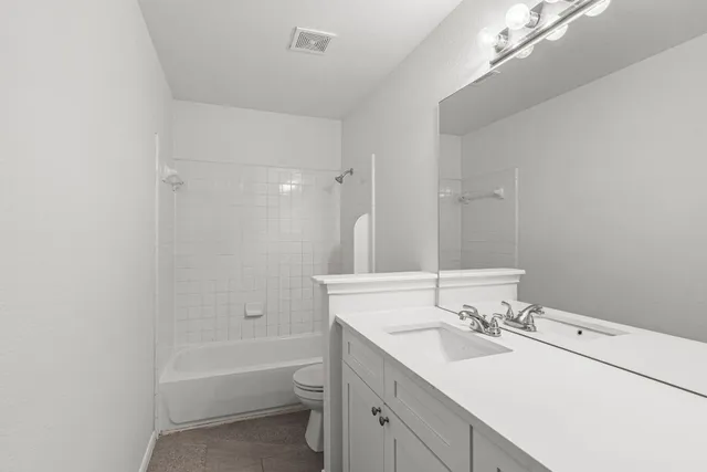 $285,000 | 210 Summerside Avenue, Lockhart, TX 78644