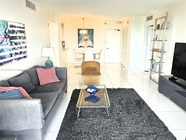 $6,000 | 5161 Collins Avenue, Unit 707, Miami Beach, FL 33140