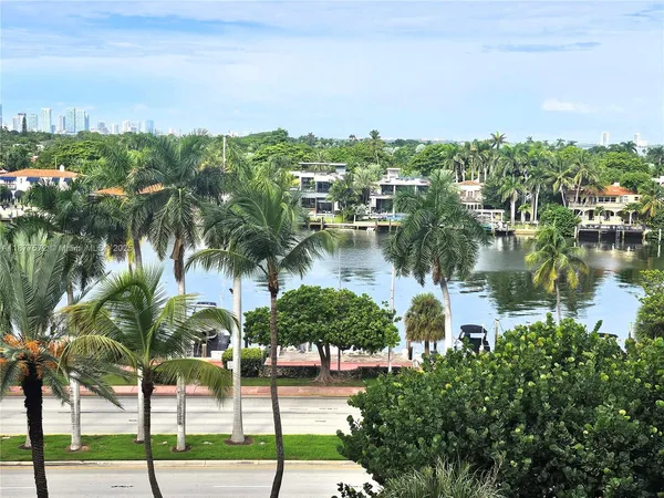 $6,000 | 5161 Collins Avenue, Unit 707, Miami Beach, FL 33140