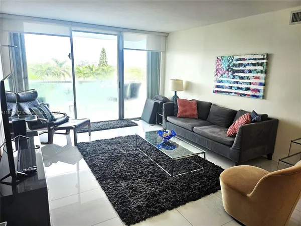 $6,000 | 5161 Collins Avenue, Unit 707, Miami Beach, FL 33140