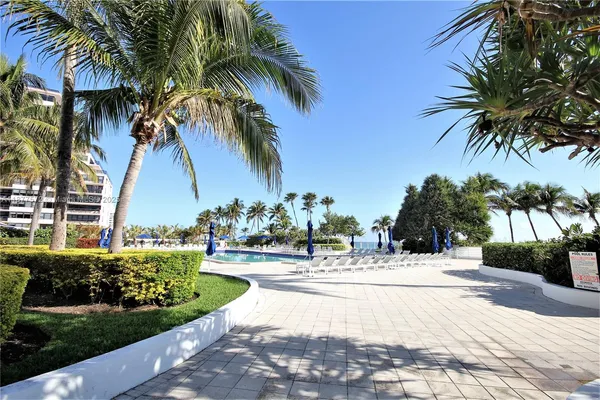 $6,000 | 5161 Collins Avenue, Unit 707, Miami Beach, FL 33140