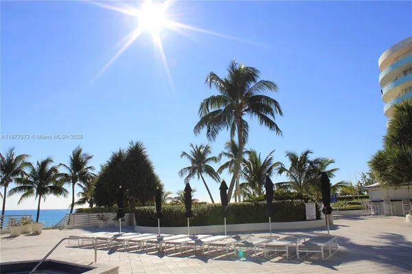 $6,000 | 5161 Collins Avenue, Unit 707, Miami Beach, FL 33140