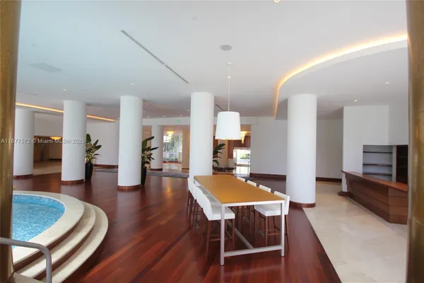 $6,000 | 5161 Collins Avenue, Unit 707, Miami Beach, FL 33140
