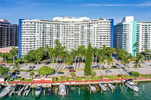 $6,000 | 5161 Collins Avenue, Unit 707, Miami Beach, FL 33140