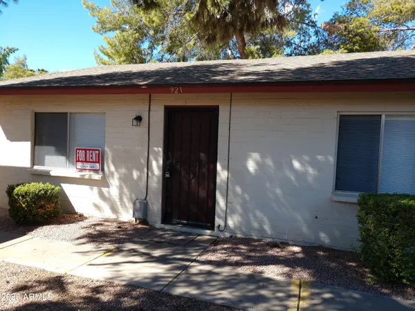 $1,895 | 921 West Laguna Drive, Tempe, AZ 85282