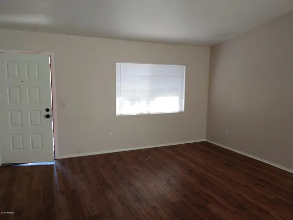 $1,895 | 921 West Laguna Drive, Tempe, AZ 85282