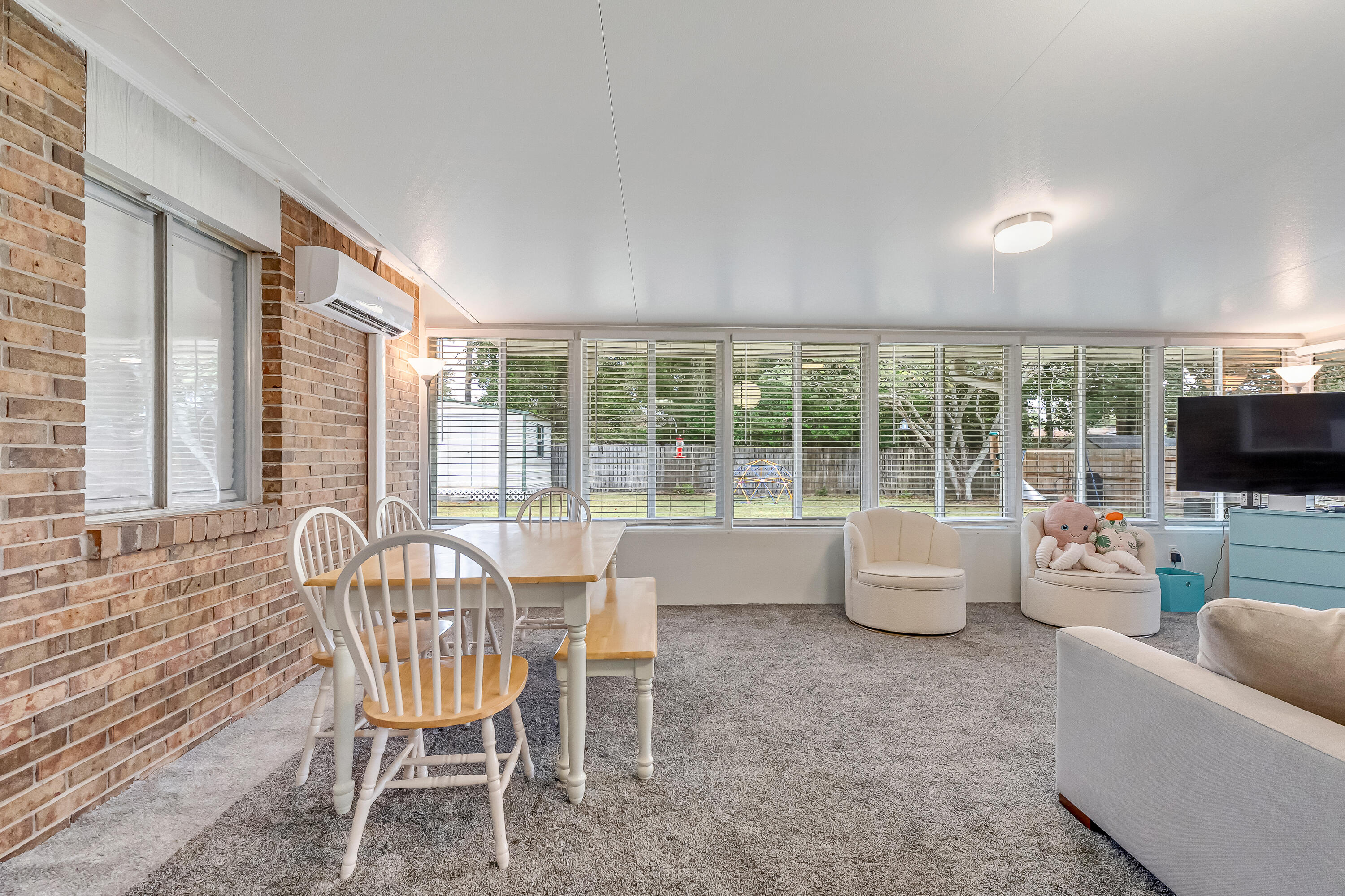 1811 Rattan Palm Drive Niceville, FL 32578 - Photo 22 of 57 a living room with furniture and a flat screen tv
