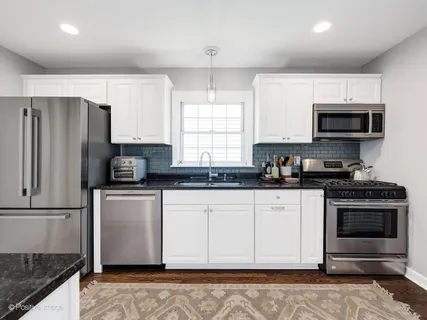 $799,000 | 541 East Hickory Street, Hinsdale, IL 60521