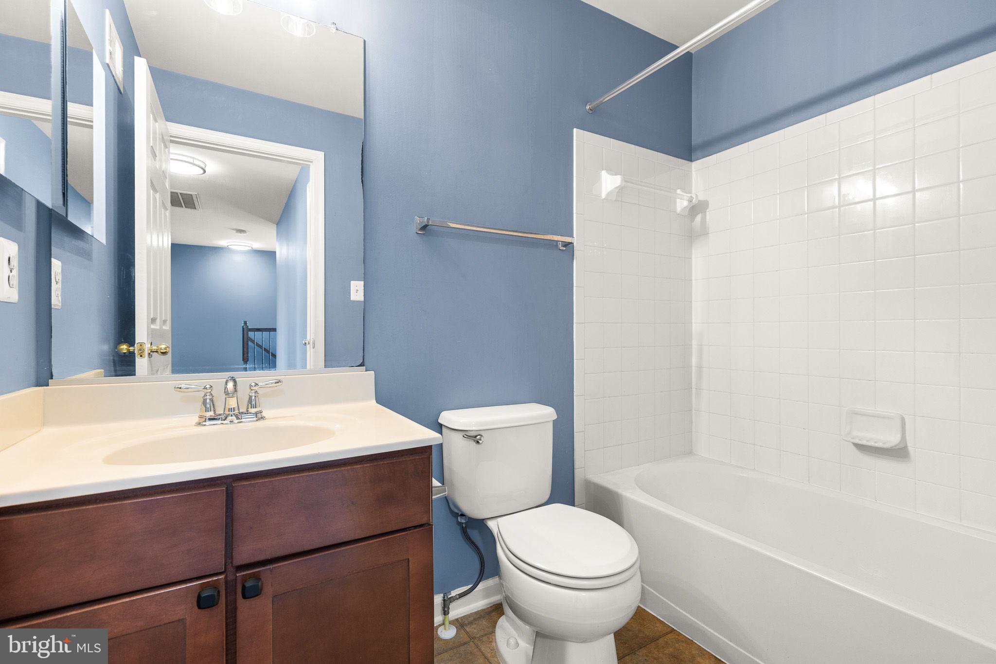 6022 Machen Road, Unit 179 Centreville, VA 20121 - Photo 19 of 25 Full Bathroom