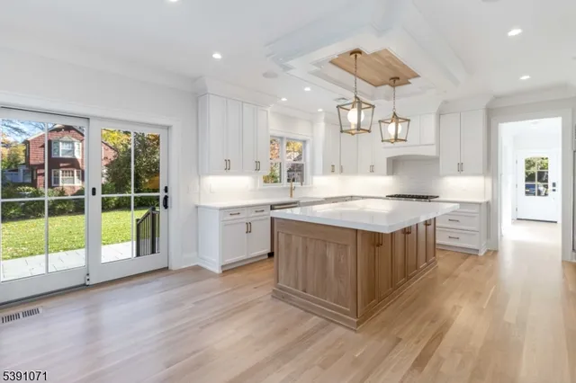 $3,850,000 | 2 Whitman Drive, Chatham, NJ 07928