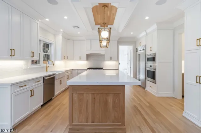 $3,850,000 | 2 Whitman Drive, Chatham, NJ 07928