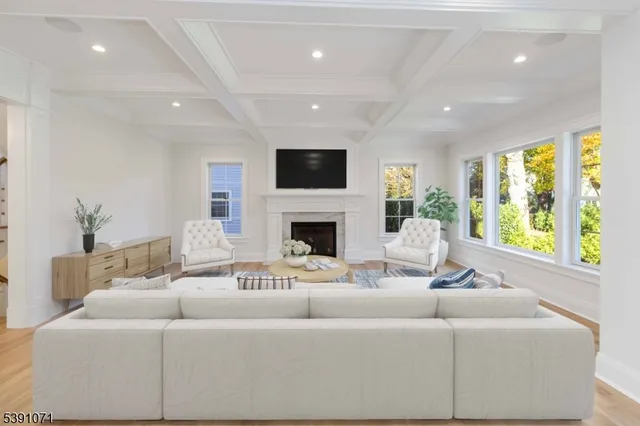 $3,850,000 | 2 Whitman Drive, Chatham, NJ 07928