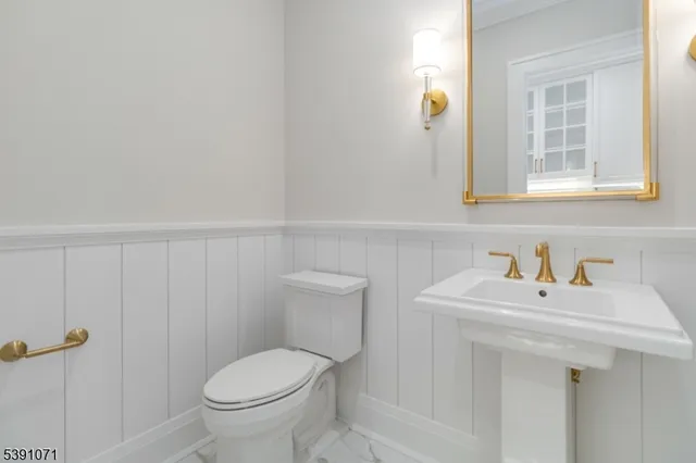 $3,850,000 | 2 Whitman Drive, Chatham, NJ 07928