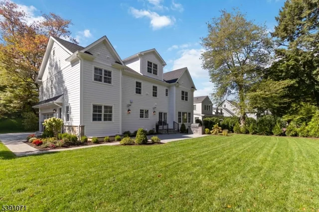 $3,850,000 | 2 Whitman Drive, Chatham, NJ 07928