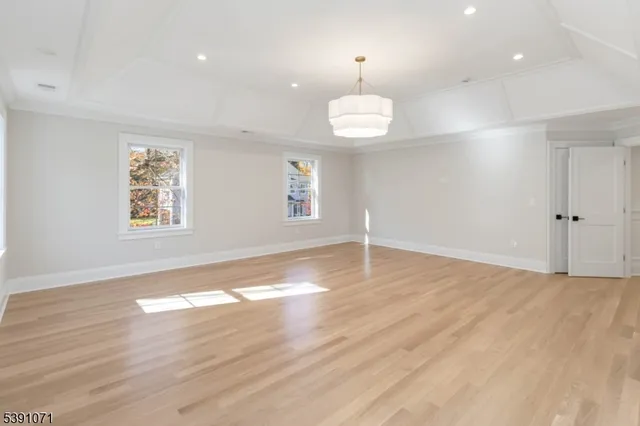 $3,850,000 | 2 Whitman Drive, Chatham, NJ 07928