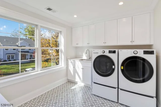 $3,850,000 | 2 Whitman Drive, Chatham, NJ 07928