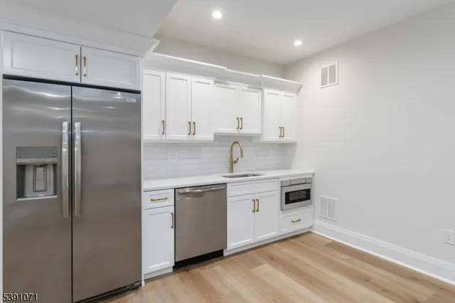 $3,850,000 | 2 Whitman Drive, Chatham, NJ 07928