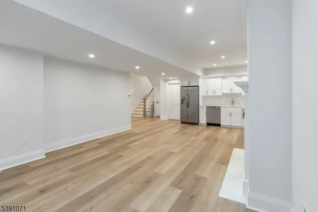 $3,850,000 | 2 Whitman Drive, Chatham, NJ 07928