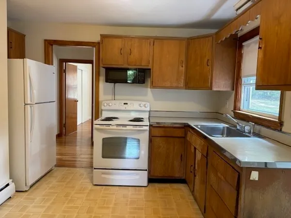 $3,000 | 17A Maywood Lane, Unit R, Woburn, MA 01801