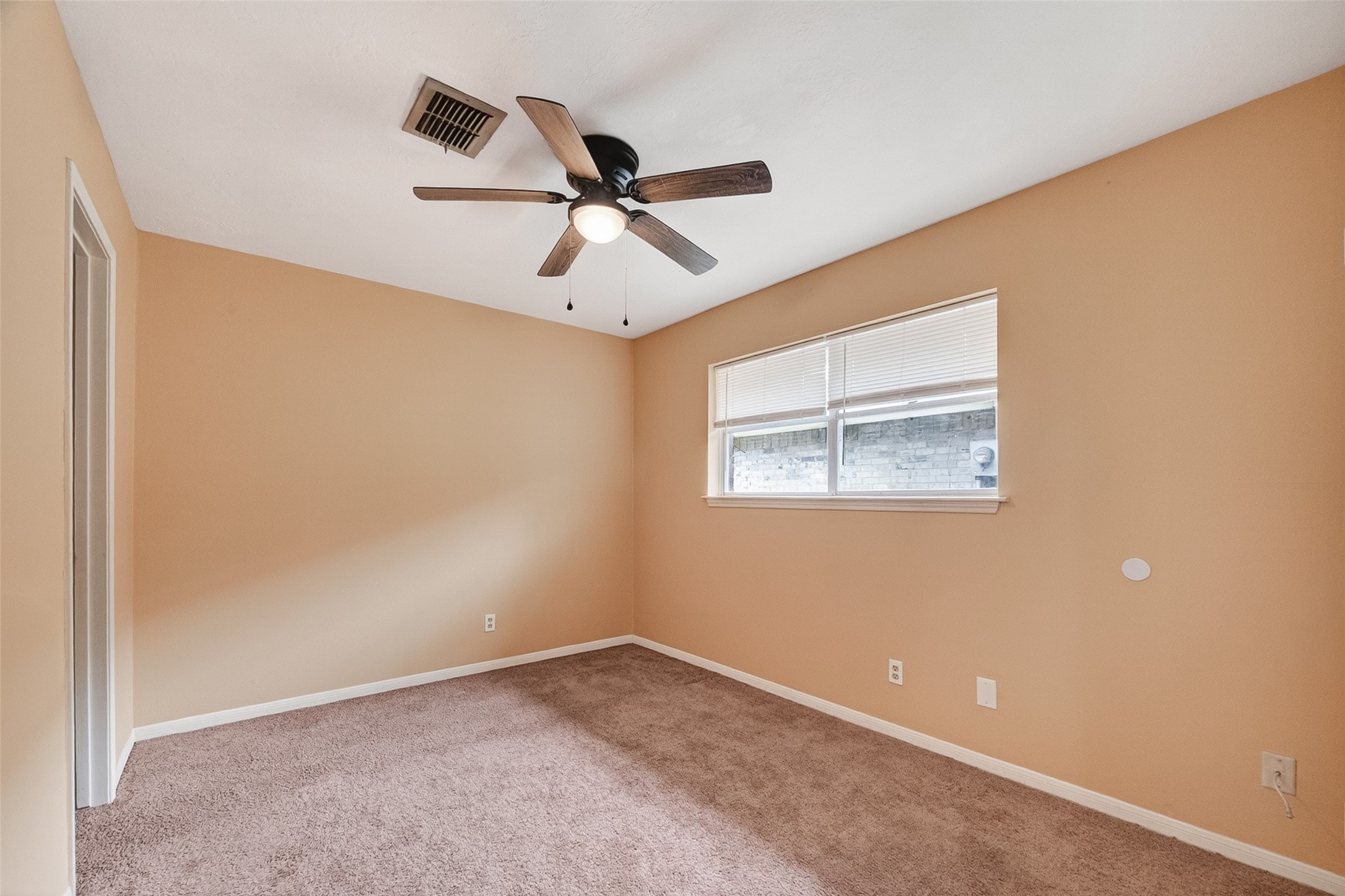 4826 Redfish Reef Drive Bacliff, TX 77518 - Photo 17 of 25 a view of room and window