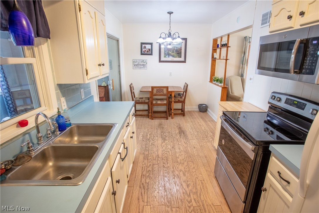 136 Stephens Road Akron, OH 44312 - Photo 6 of 22 Eat-in kitchen with new stainless steel oven and window to enclosed back porch