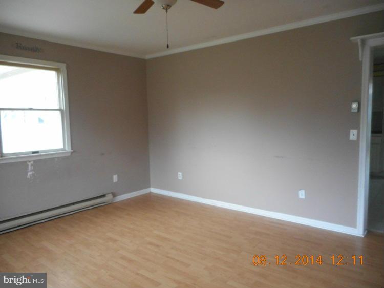 6 7th Street Ridgely, MD 21660 - Photo 2 of 3 Living Room