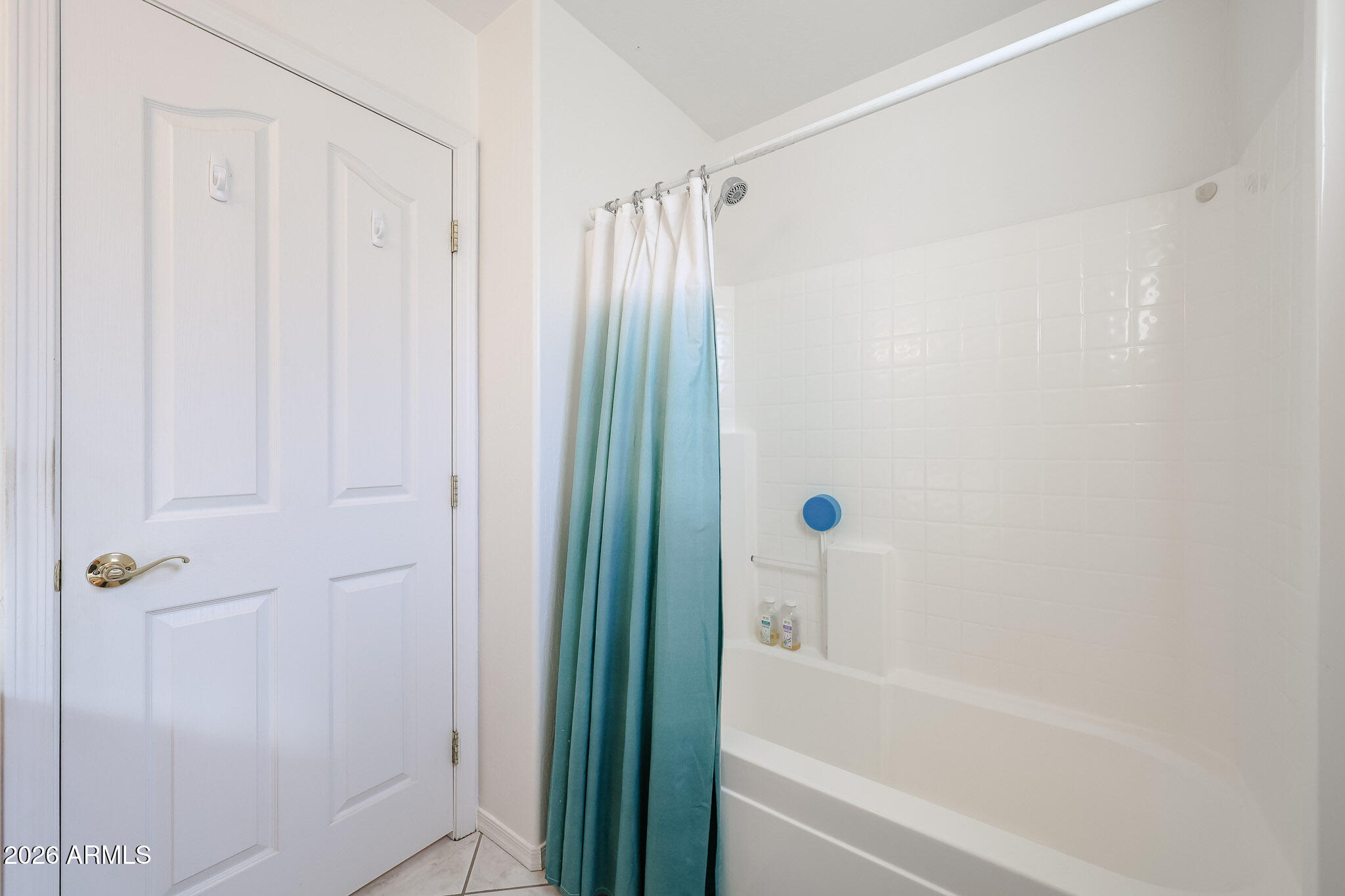 14980 South Capistrano Road Arizona City, AZ 85123 - Photo 18 of 39 a bathroom with a shower and a tub