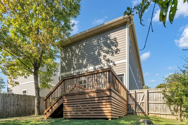 a view of a fountain in the yard with a fountain