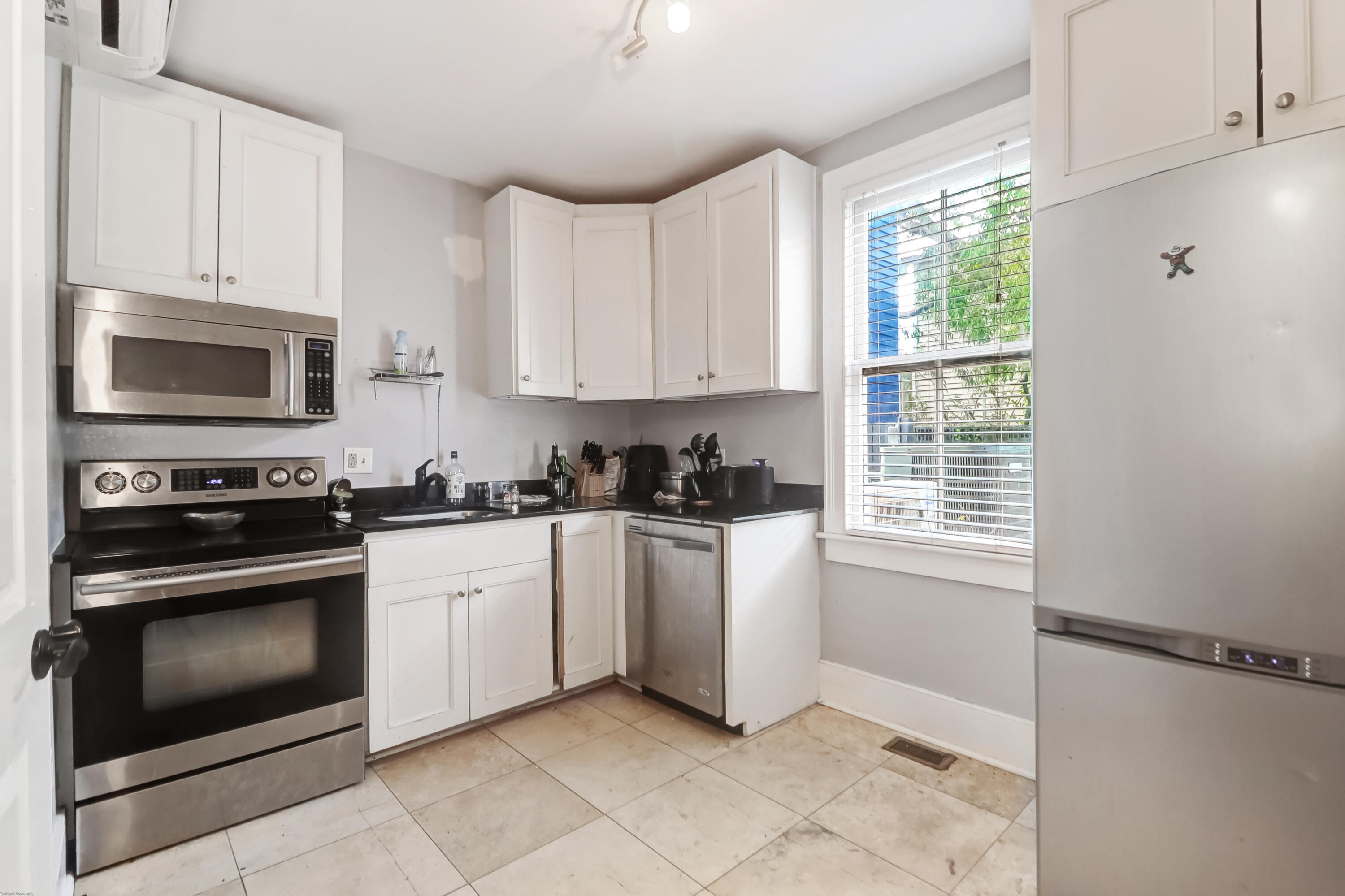 175 Spring Street Charleston, SC 29403 - Photo 6 of 21 Unit 1 Kitchen