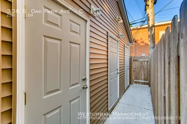 $2,300 | 338 South Oak Park Avenue, Unit C, Oak Park, IL 60302