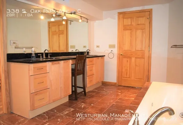 $2,300 | 338 South Oak Park Avenue, Unit C, Oak Park, IL 60302