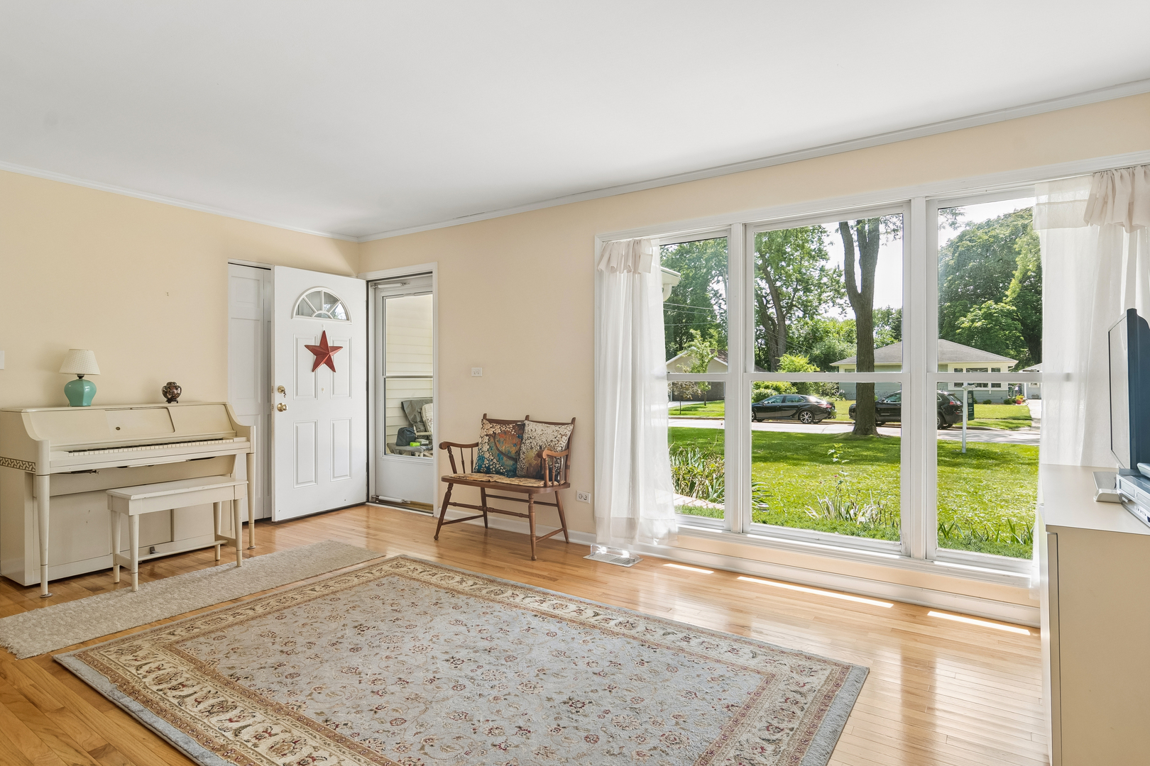 2102 George Street Rolling Meadows, IL 60008 - Photo 5 of 24